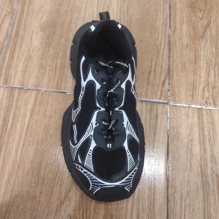 Продам кроссовки