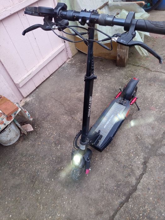 Vând trotineta electrică ienyrid m4 pro perfect funtionala