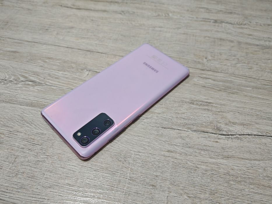 Samsung S20FE память 128gb