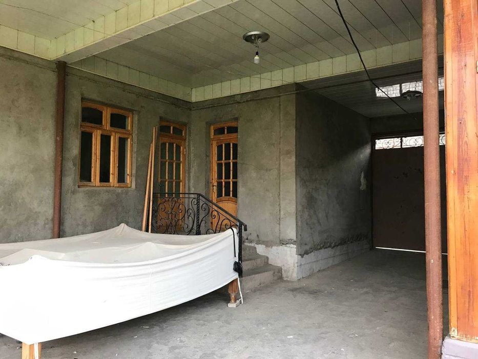 Uchtepa Jurjoni mahallasida 9 sotix uy sotiladi.