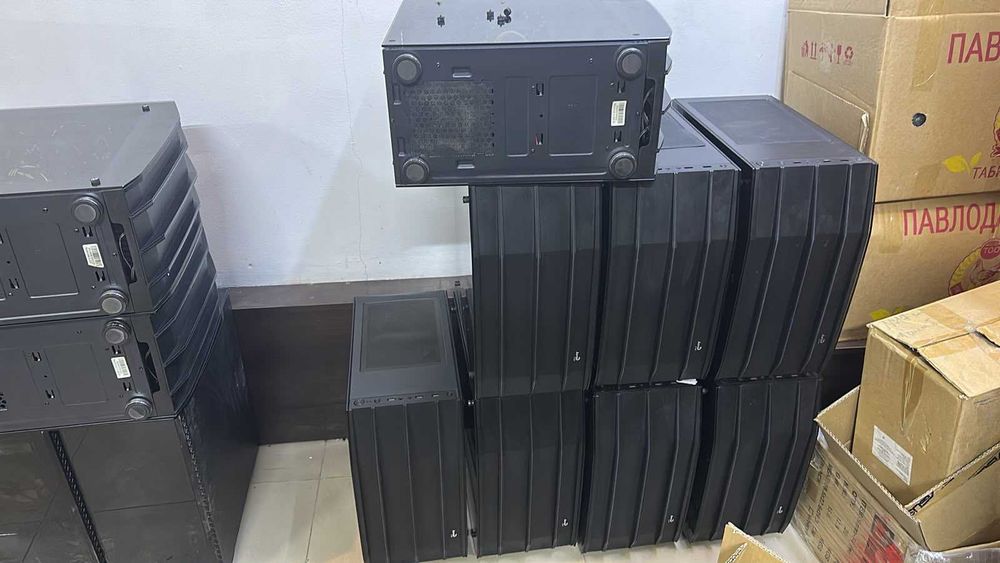 Продам корпуса с стеклом бу