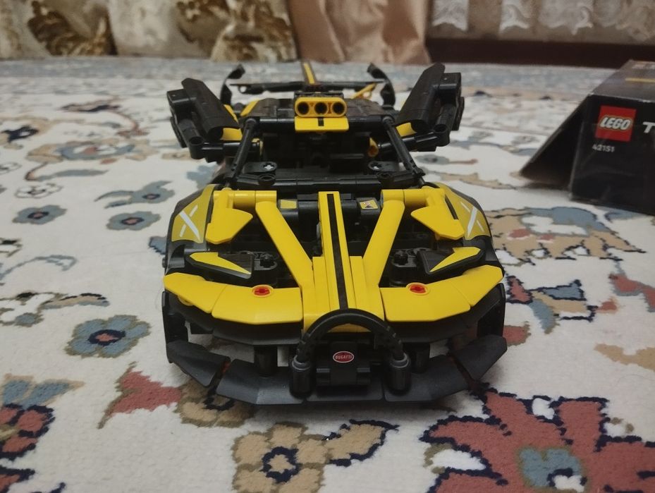 Конструктор LEGO Бугатти Болид