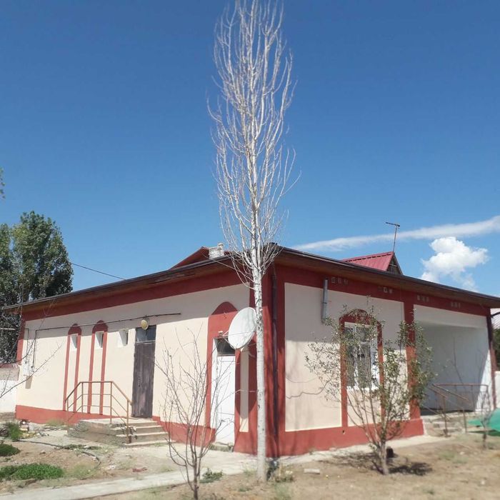 Үй сатылады Шымбай районында Бағдар Шымбай Голден парк жанында