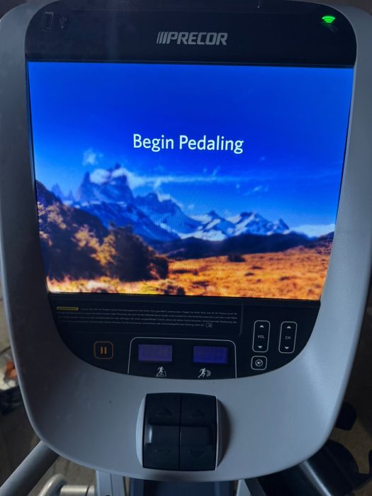 Bicicleta eliptică profesională PRECOR EFX 885 cu consolă P80 touchscreen,internet Crosstrainer