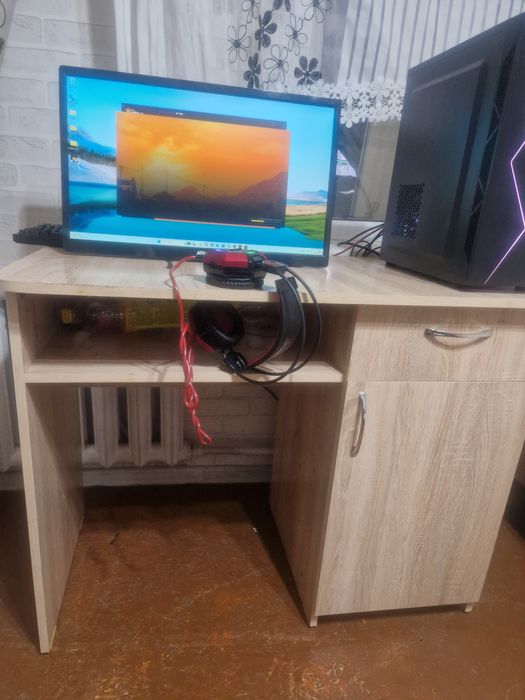 Продам стол школьный