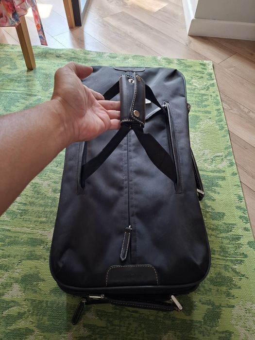 Продам чемодан на колёсах