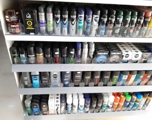 Метални стелажи за стена и остров за козметика и аптека, налични