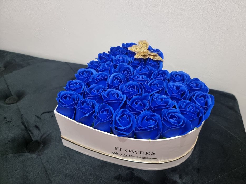 Aranjament floral in forma de inima cu trandafiri din sapun