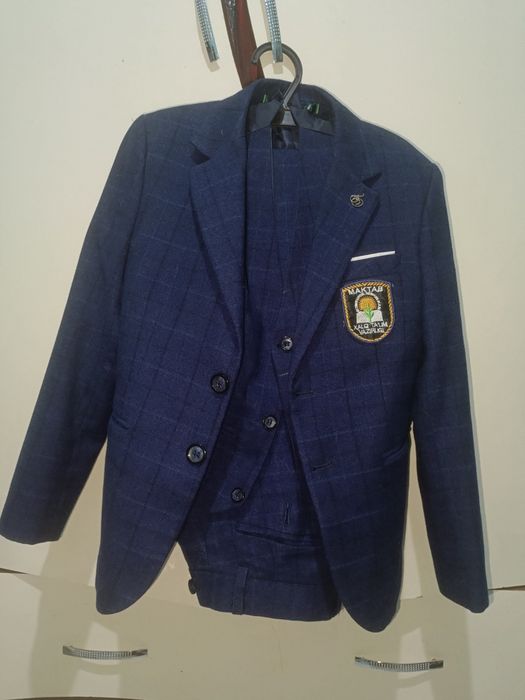 Продам костюм брюки на мальчика.