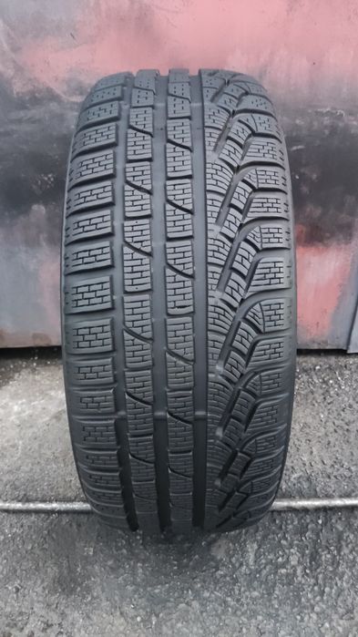 1бр. зимма гума 235/45/18 Pirelli Sotto Zero, W240 
dot22
8.5mm
Добро