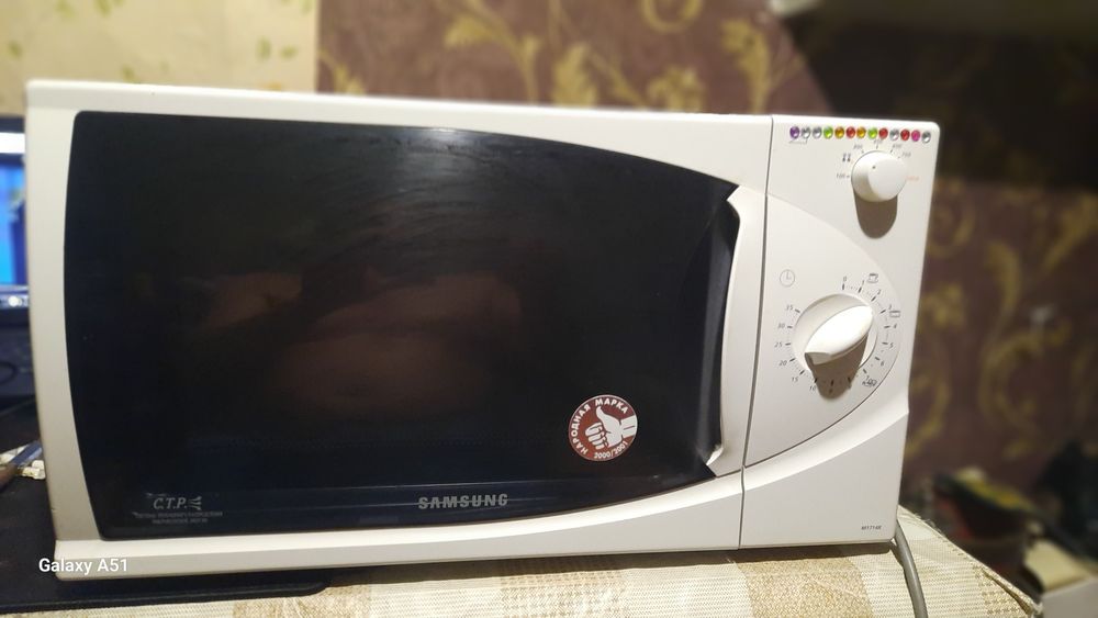 Микроволновка SAMSUNC M1714R