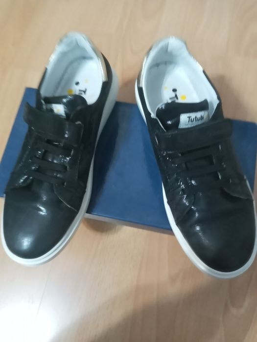 Продам кроссовки на девочку ( 38 размер )