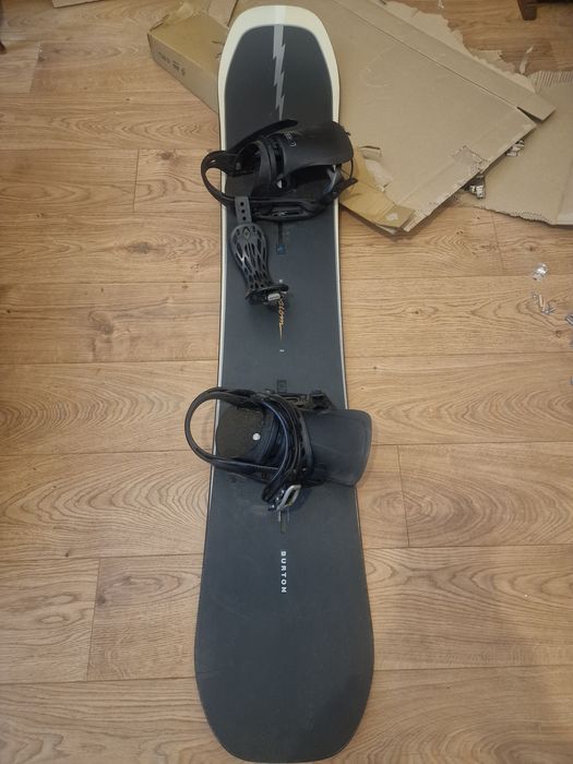 Snowboard burton custom legaturi cartel