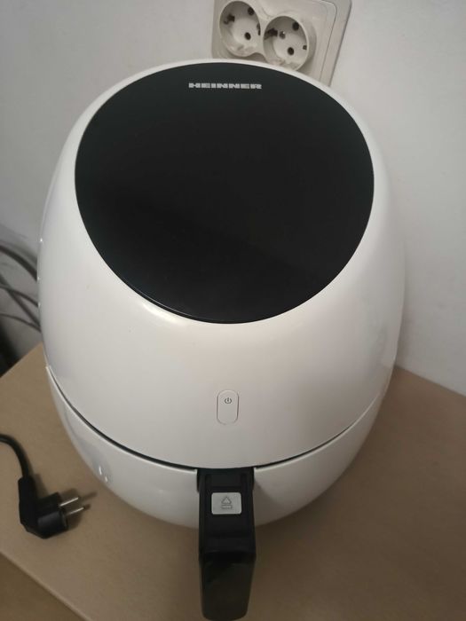 Airfryer/ Friteuza aer cald Heinner  SnowDrop HAF-B2000WH, termostat max 200˚C, puternic 2000W