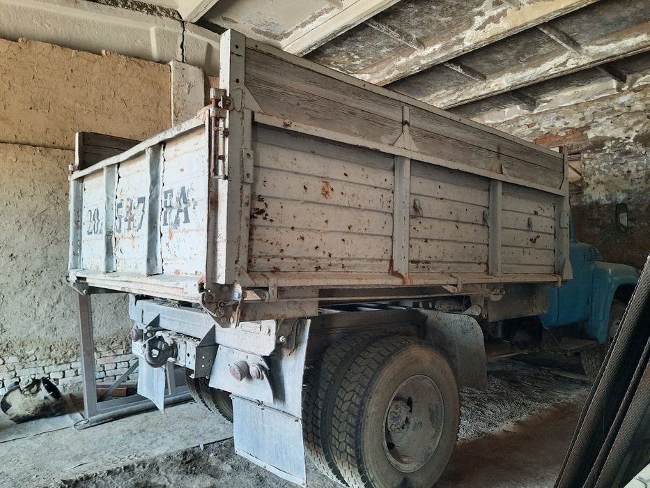 Зил срочна сотилади