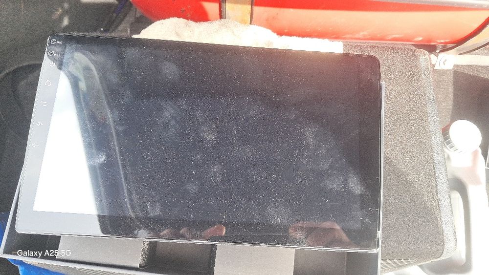 10 дуюмли манитор сотилади