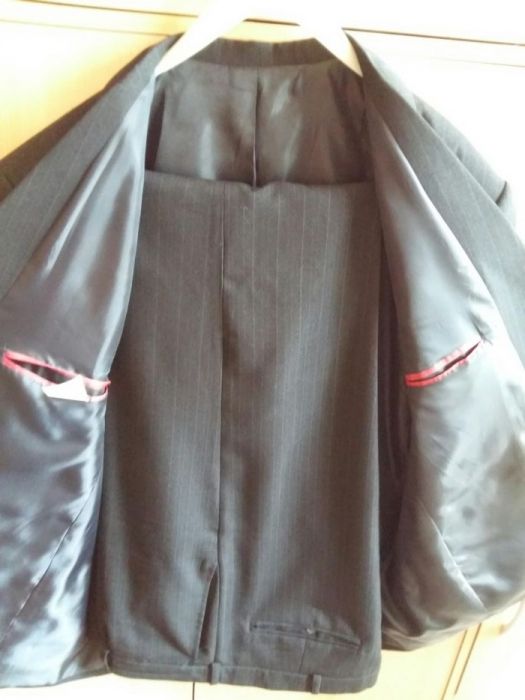 Vând costum deosebit