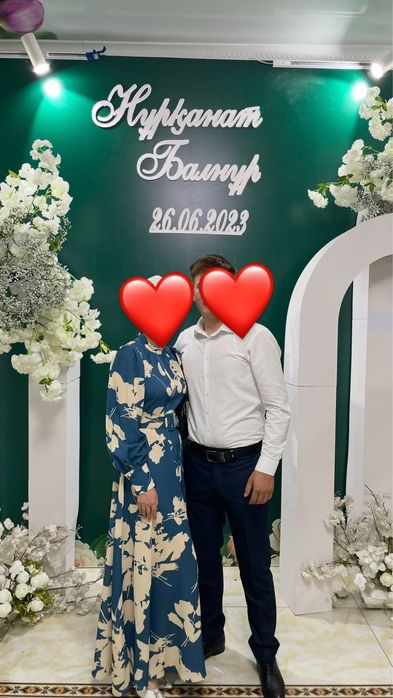 Платья синего оттенка, с белым принтом