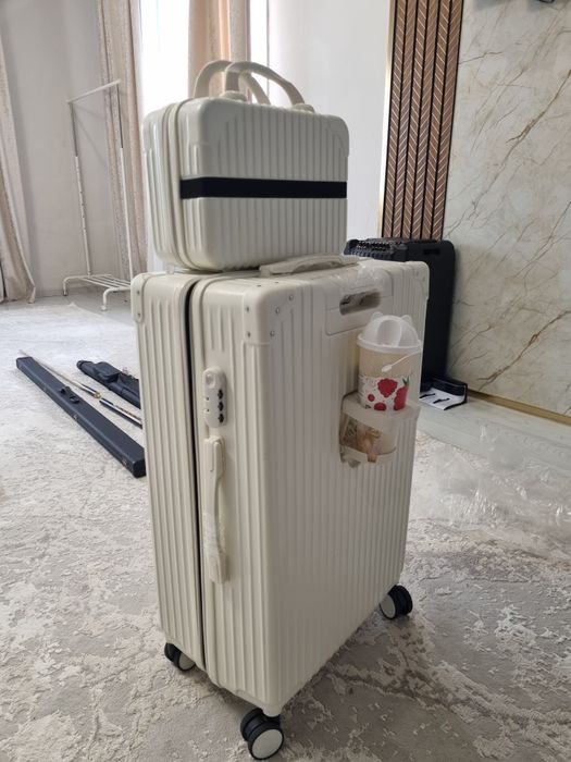 Чемодан дорожный