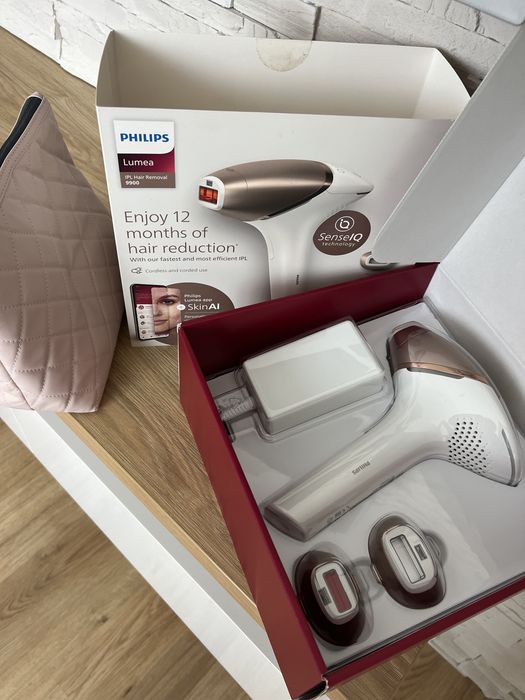 Фотоепилатор Philips Lumea 9900
