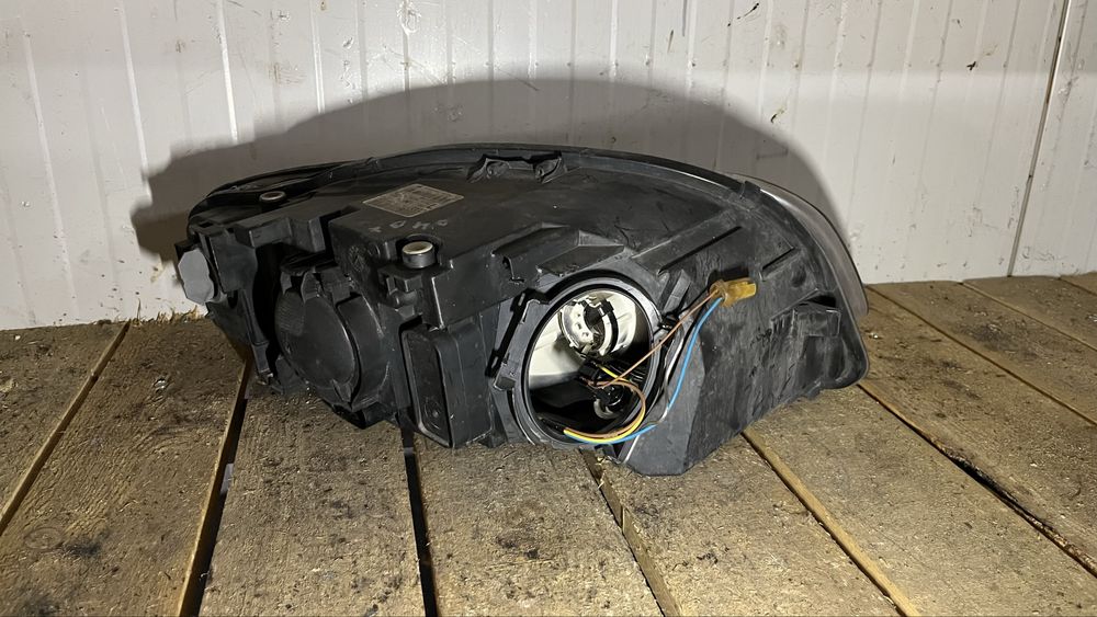 Ляв фар Audi A4 B7