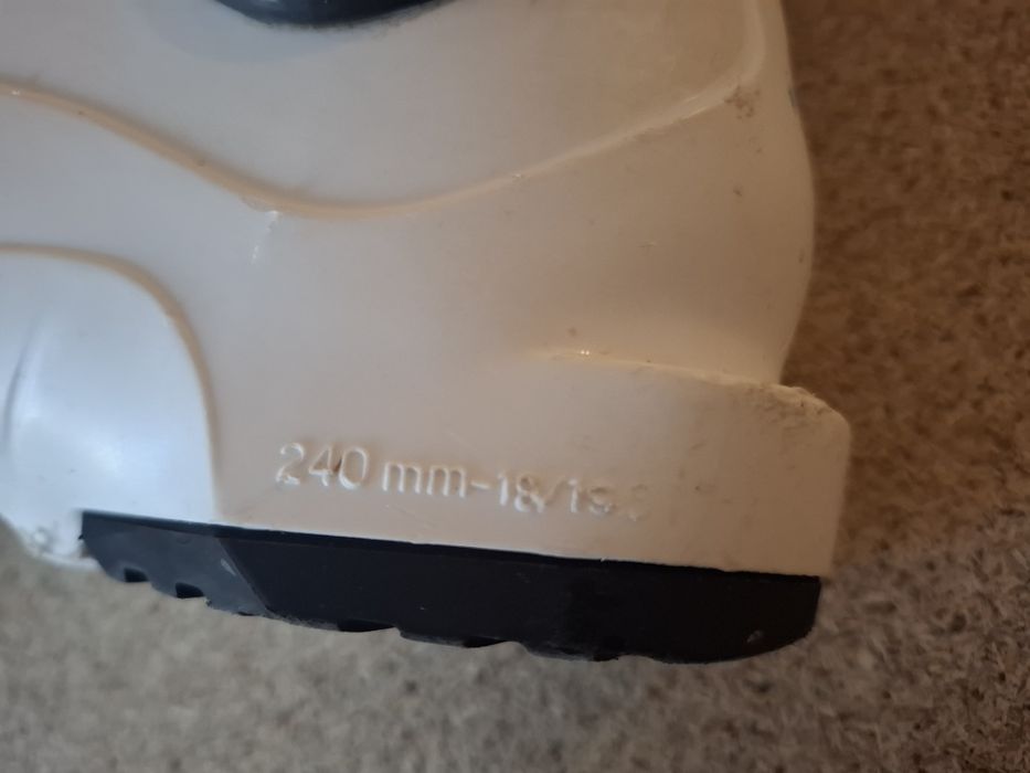 Детски ски комплект- обувки, ски, каска , щеки