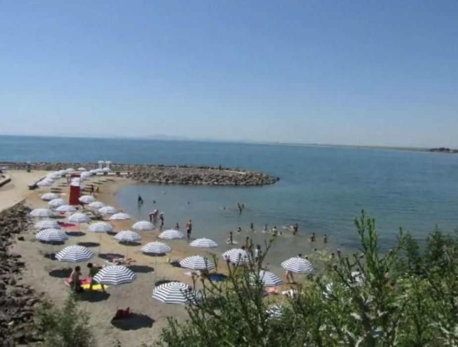 Под наем тристаен с пряк изглед море