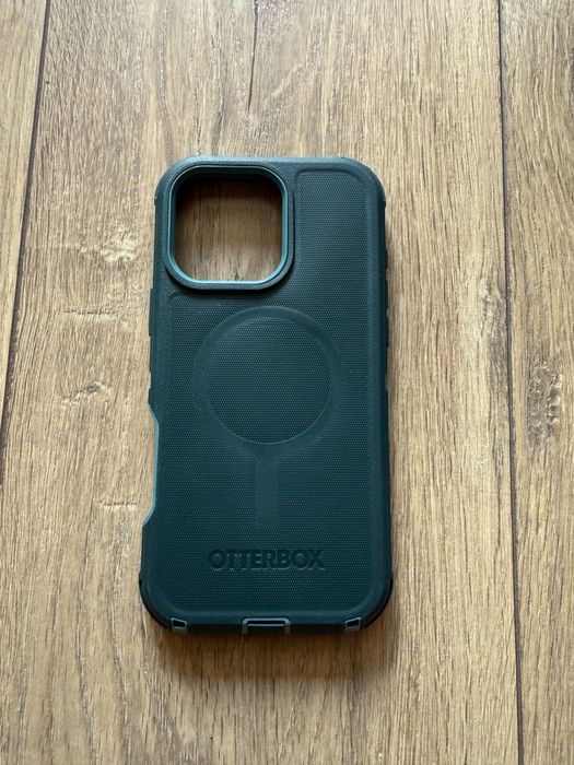 Otterbox defender iphone 16 pro max нов