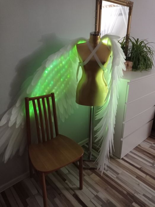 Продавам ангелски крила.