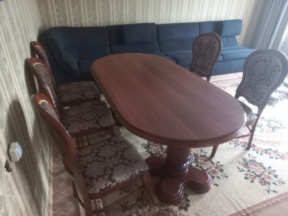Стол в хорошем состоянии