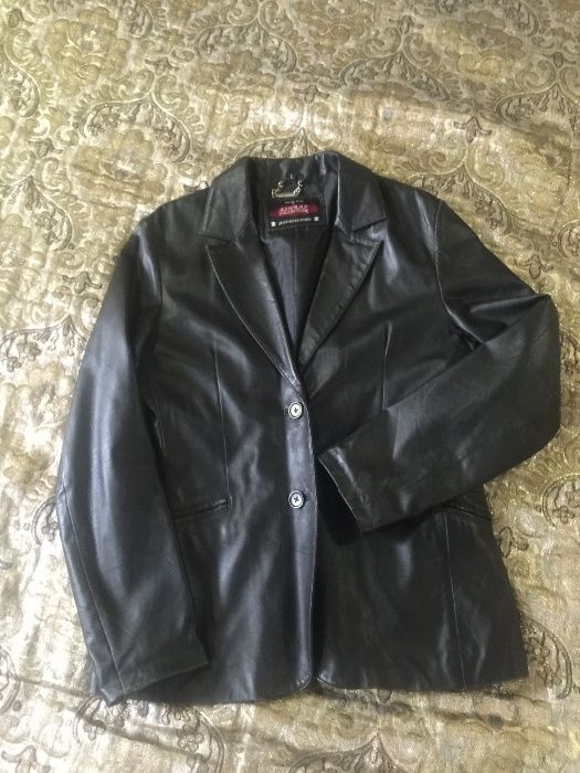 куртки и пиджаки. Изделия из кожи