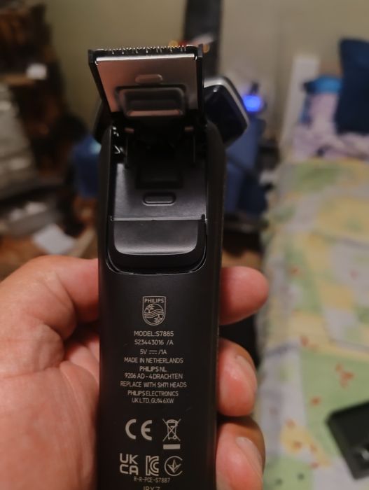 Vând aparat de bărbierit Philips model s7885