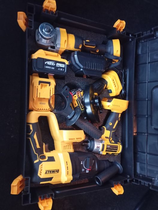 *DeWALT - Набор инструментов*