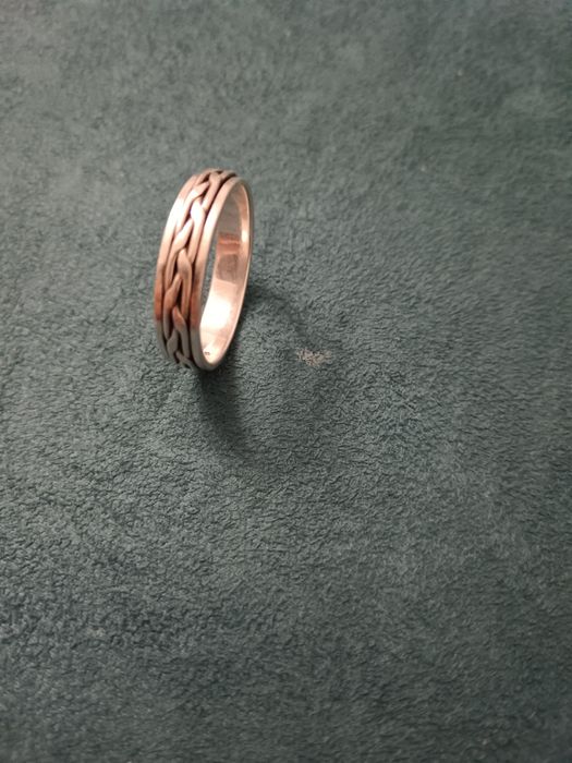 Vând lantisor, brățară și inel, bărbătești din argint 925.