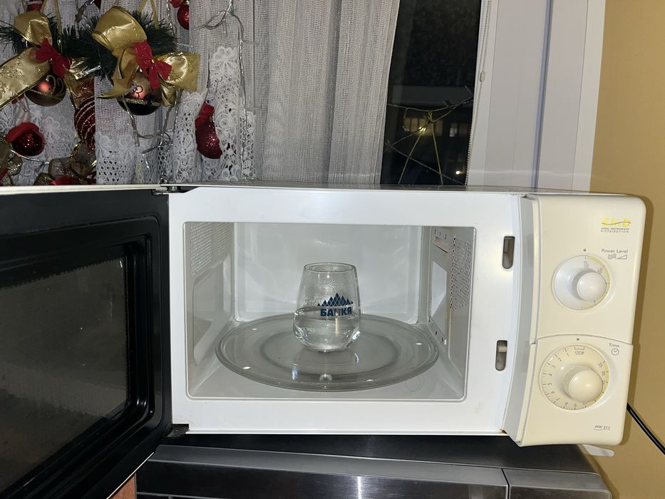 Микровълнова фурна Delonghi