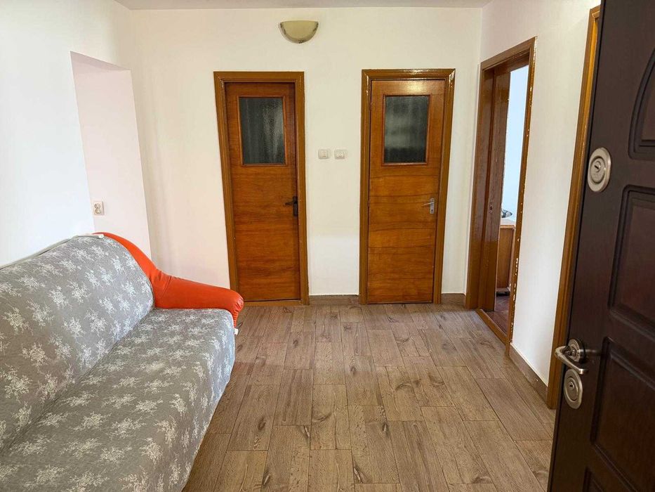 apartament 3 camere de inchiriat