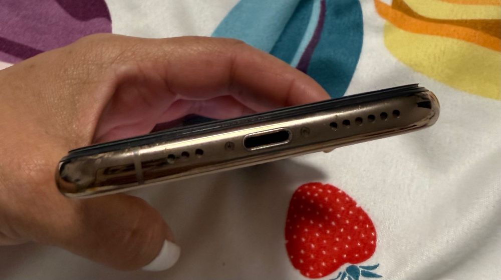 Vând telefon iPhone