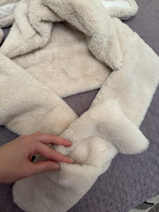 Теплая приятная шапка