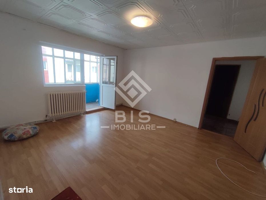 Apartament 3 camere de vanzare.