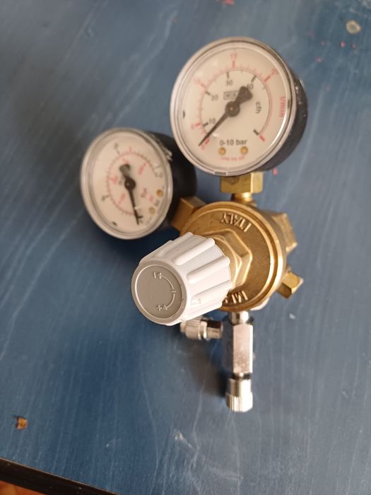 Lampi acvarii si reductor co2
