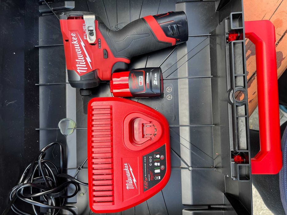 Bormasina  cu impact, model M12FID2-202X, 170Nm Milwaukee