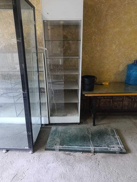 Витрена бу сотилади