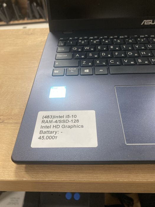 Ноутбук Asus i5-10/RAM4/SSD128/HDGraphics