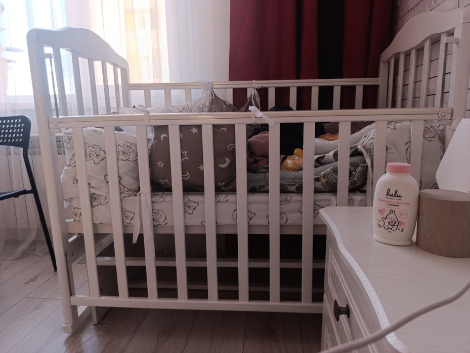 Белая детская кровать