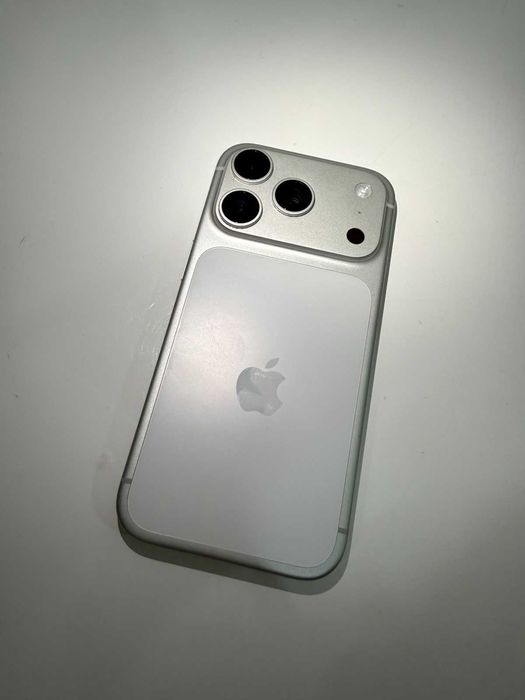 iPhone 17 Pro 256GB, Silver, 2г ГАРАНЦИЯ