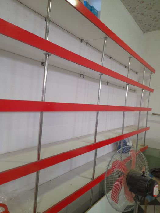 Бухоро вилояти Ромитан 
Полка 25 метр , 5 каватлик  
Стол 10 метр , ве