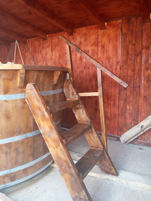 Vând Ciubăr din lemn masiv.