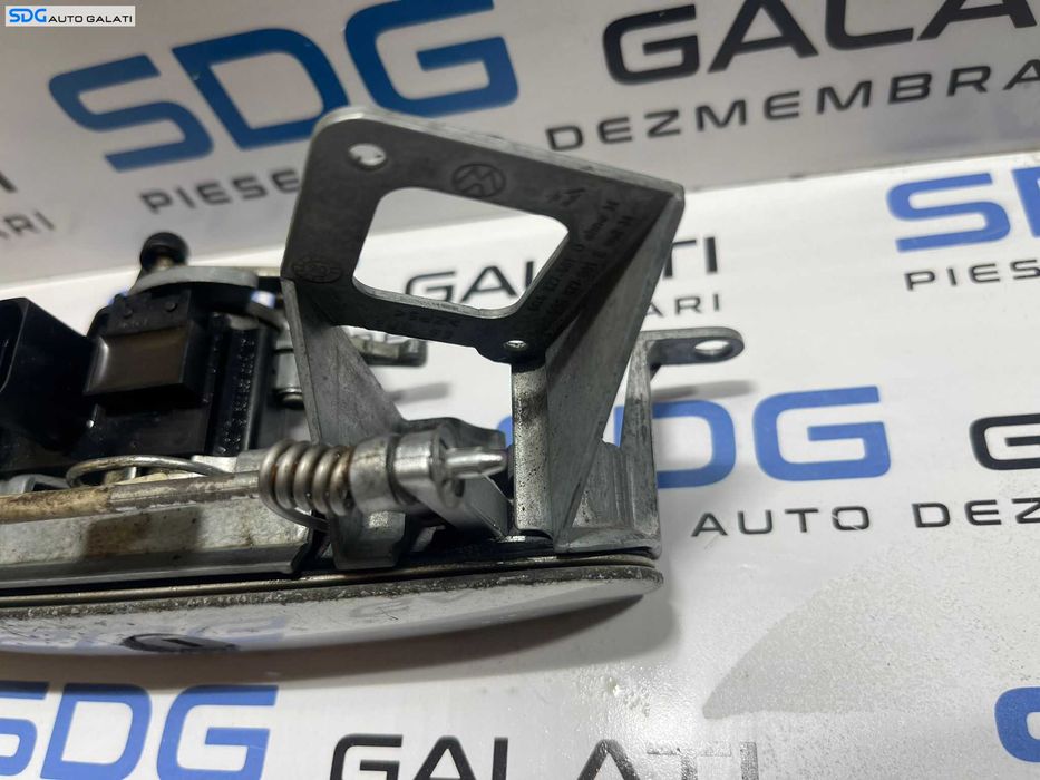 Maner Clapeta Actionare Deschidere cu Butuc Hayon Haion Capota Portbagaj Volkswagen Polo 9N 2002 - 2008 Cod 6Q6827565G 6Q6827297F 6Q6827601D [B3420]
