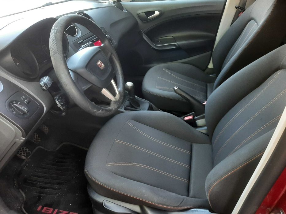Vând autoturism Seat ibiza.