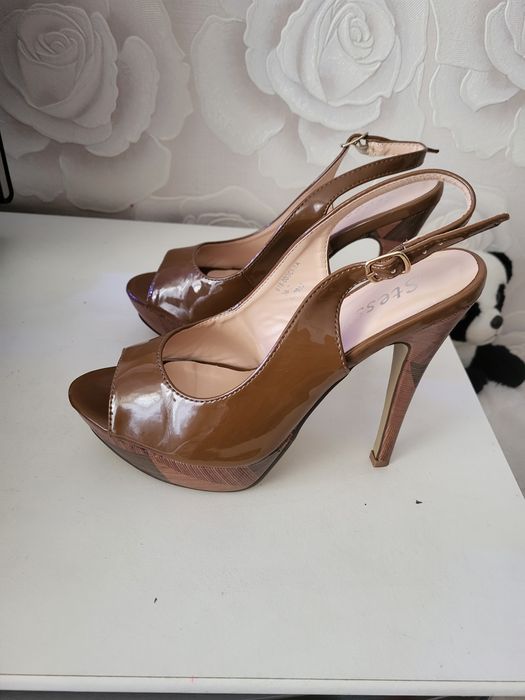 Продам новые туфли